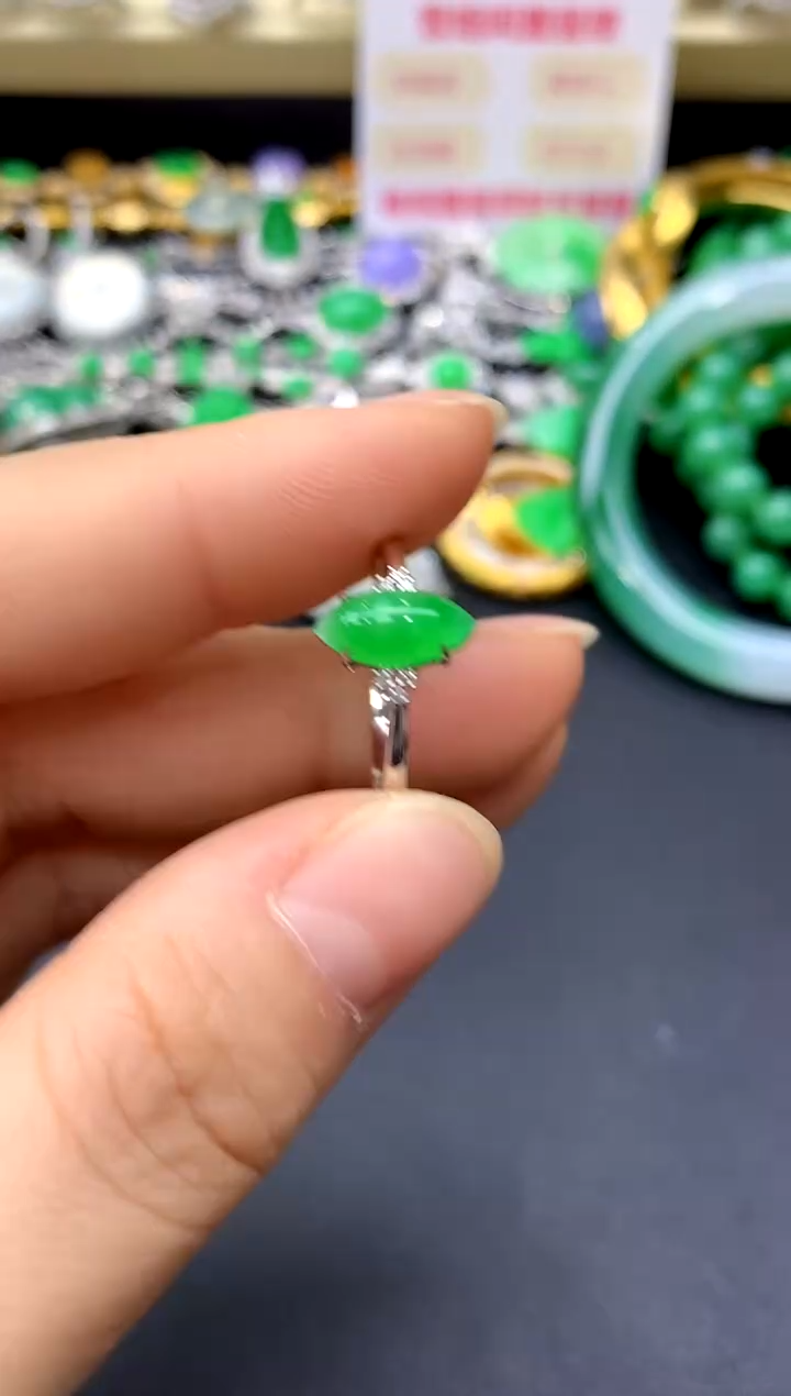 18K金镶嵌戒指翡翠114-中国好珍宝