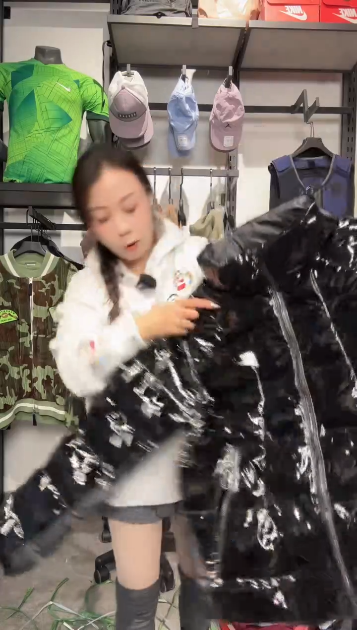 1513  编码 瑕疵款直播间过款为准 尺码   身高  1