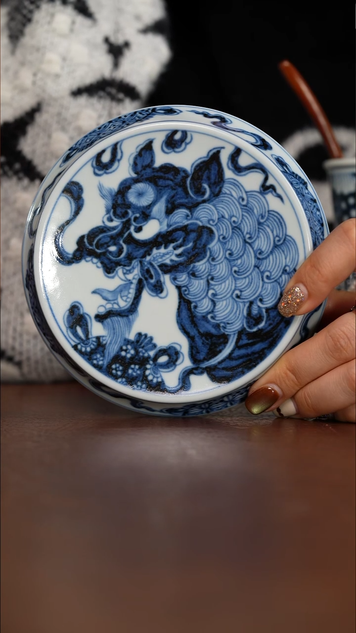 元青花狮子纹大盖置