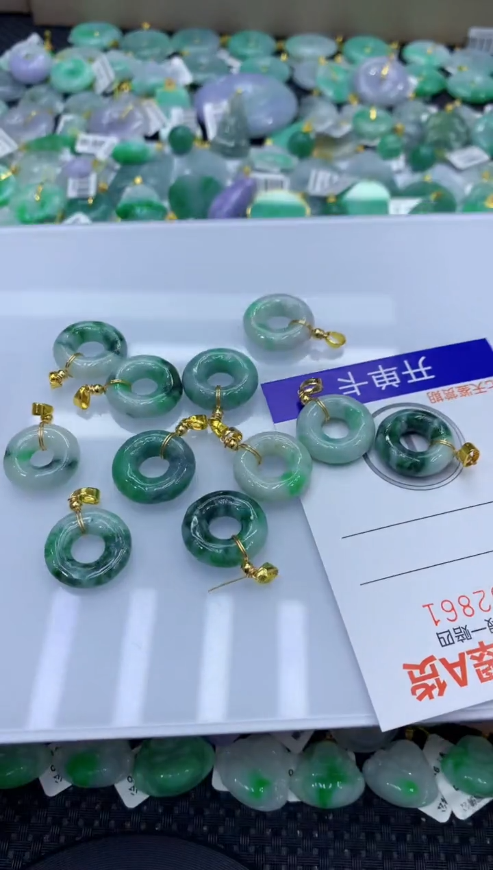 颈饰未镶嵌翡翠天然缅甸翡翠A货多样性发其一