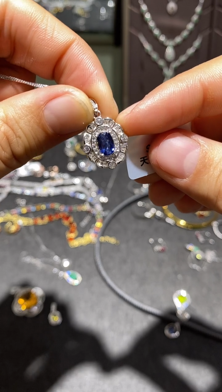 颈饰蓝宝石银S925镶嵌吊坠