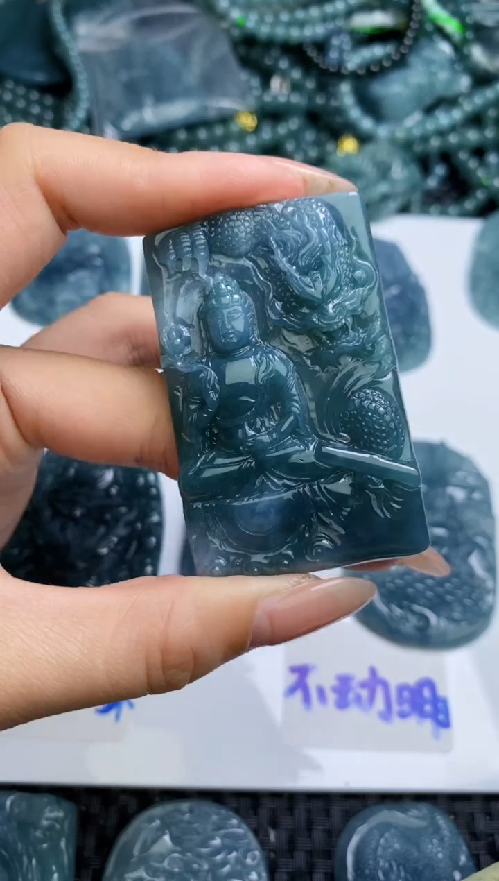 【闪购商品】翡翠颈饰未镶嵌         