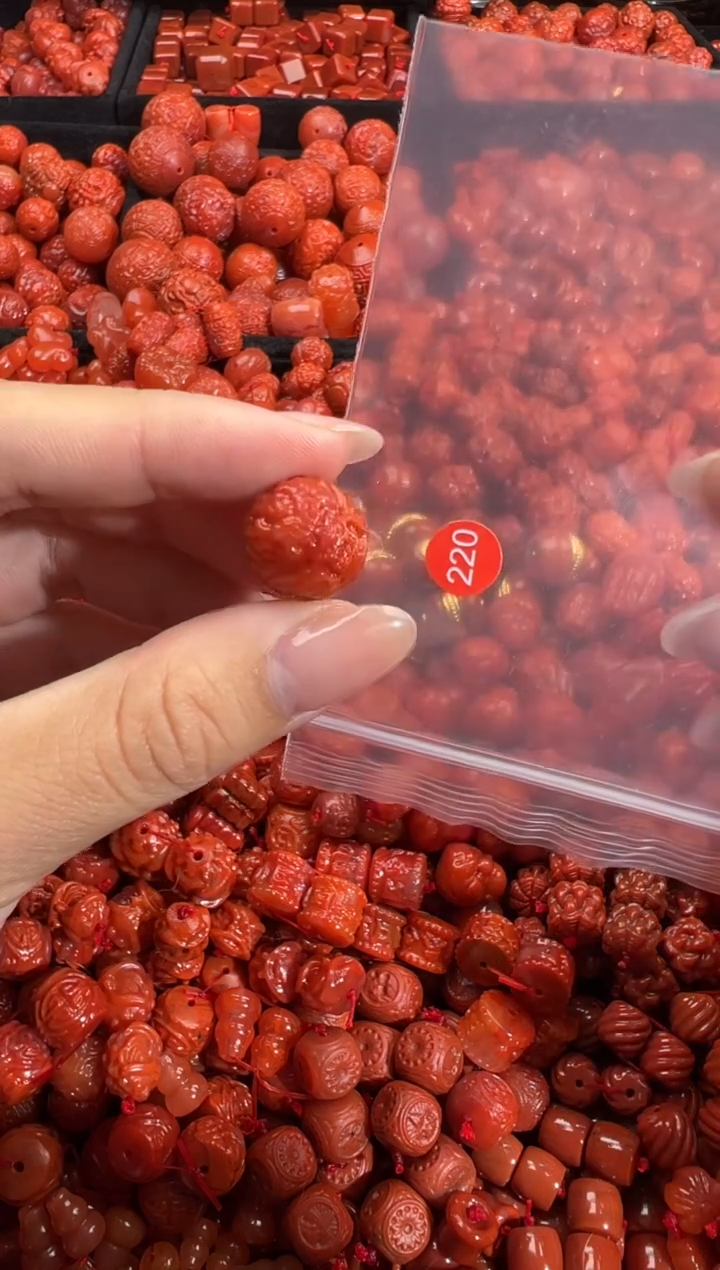 南红玛瑙未镶嵌颈饰1