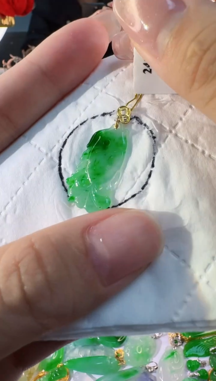 【闪购商品】翡翠颈饰18K金镶嵌缅甸翡翠A挂件