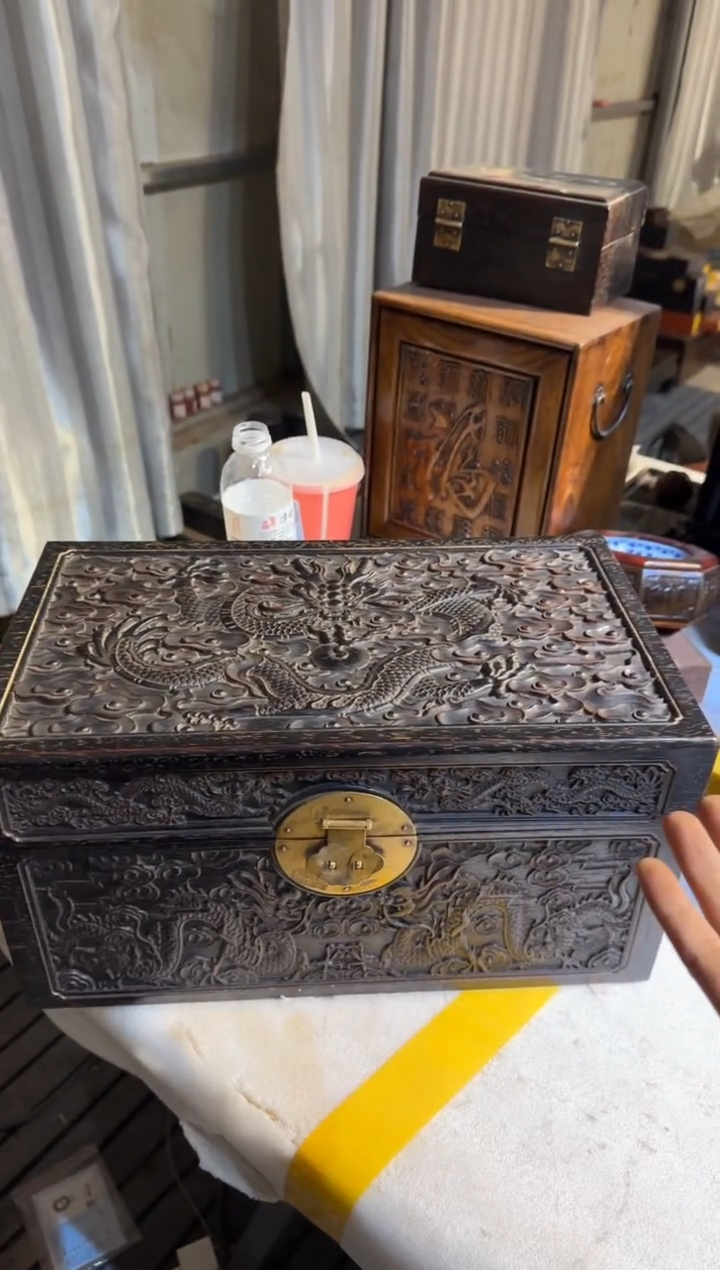 木紫檀大云龙  龙箱        