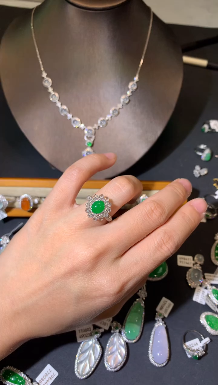 【闪购商品】翡翠吊坠(不含链)18K金镶嵌戒指