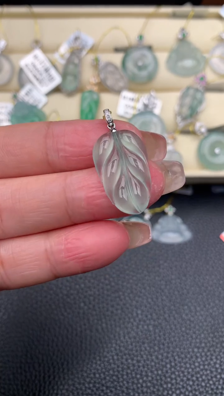 【闪购商品】翡翠颈饰18K金镶嵌D879