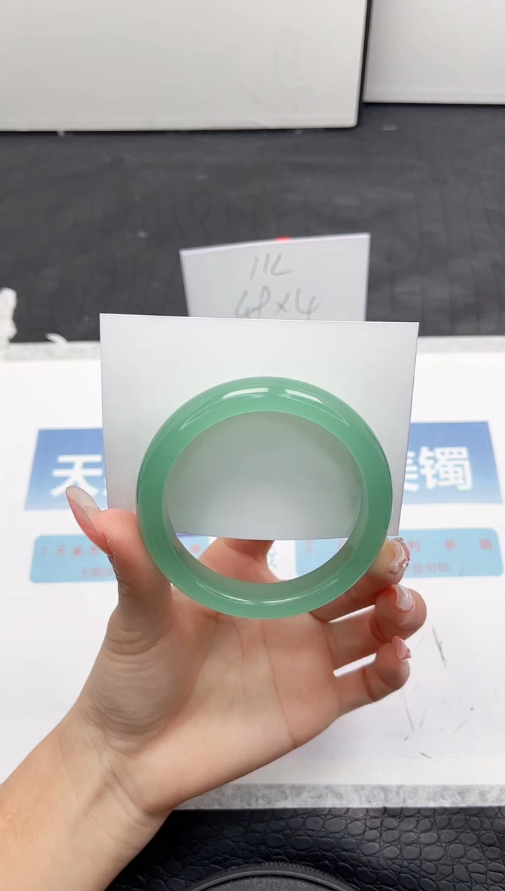 【闪购商品】石英质玉手镯未镶嵌70-57.5