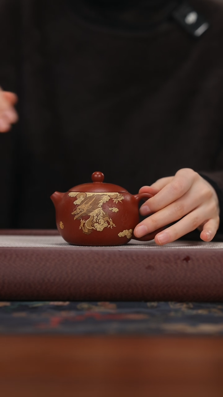 【闪购商品】紫砂茶壶hxx 大红袍 泥绘 西施180cc