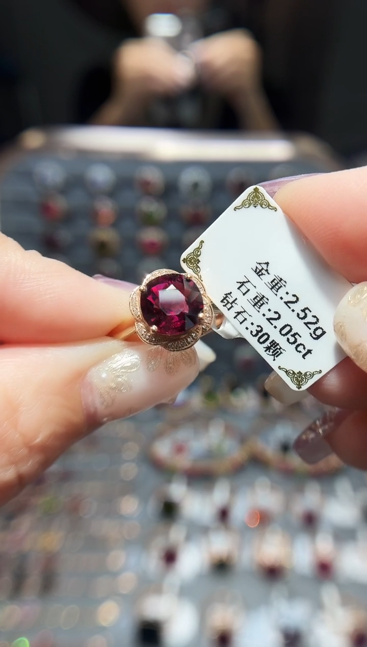 18K金镶嵌戒指碧玺2.05