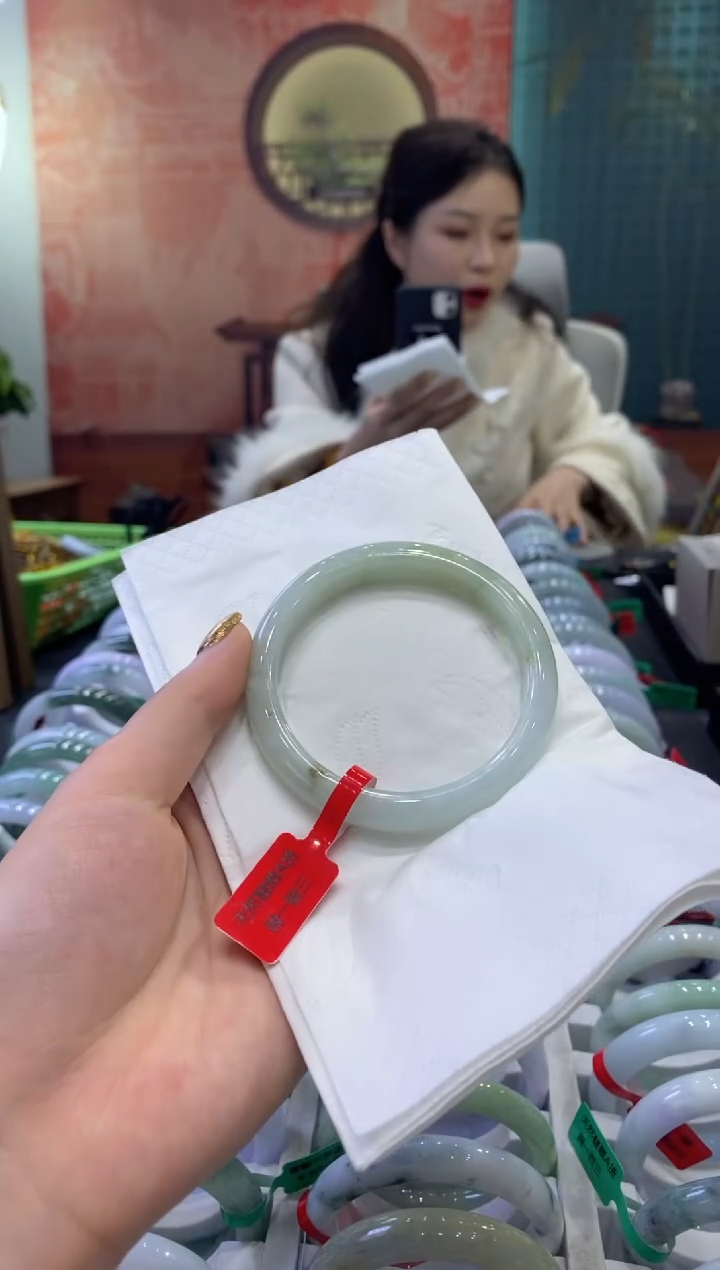 【闪购商品】翡翠手镯未镶嵌多人17468