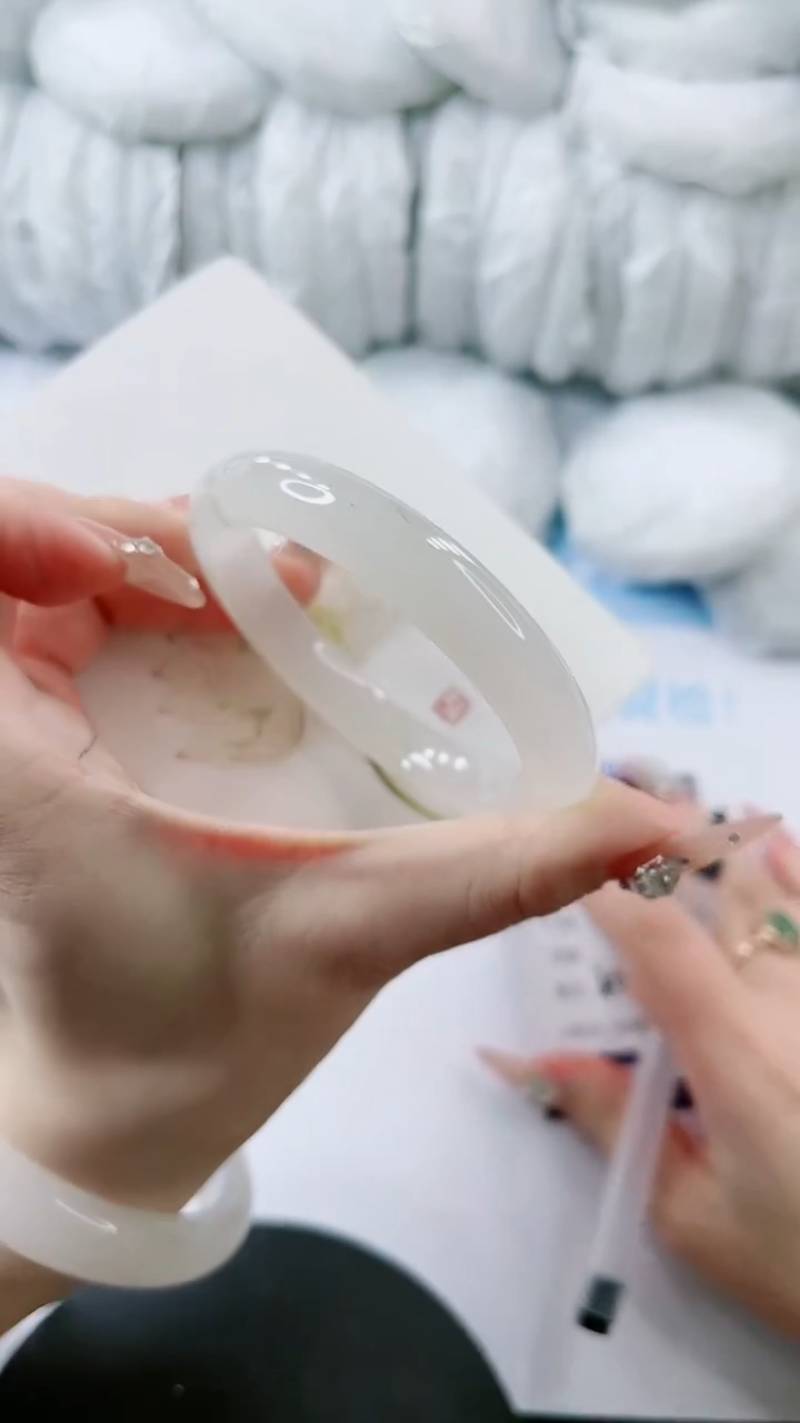 【闪购商品】石英质玉手镯未镶嵌多样性发货V450