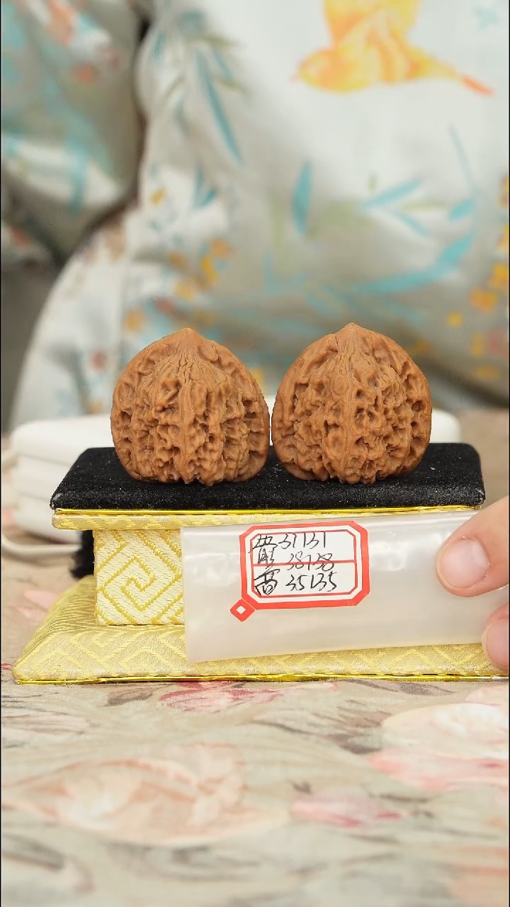 【闪购商品】文玩核桃把件赵喜满南将石