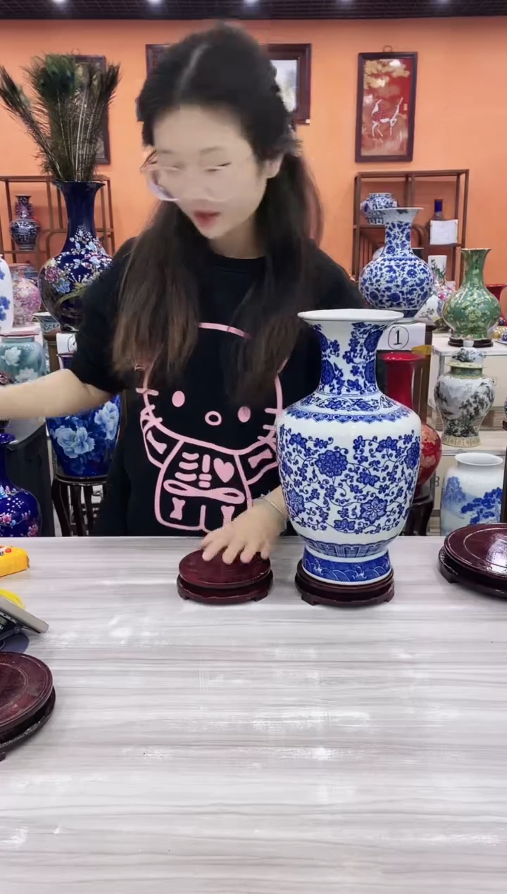 摆件青花缠枝莲棒槌瓶+旋转底座