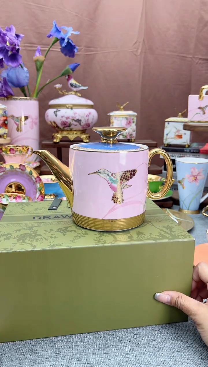 【闪购商品】自然写生卡特兰茶壶。，