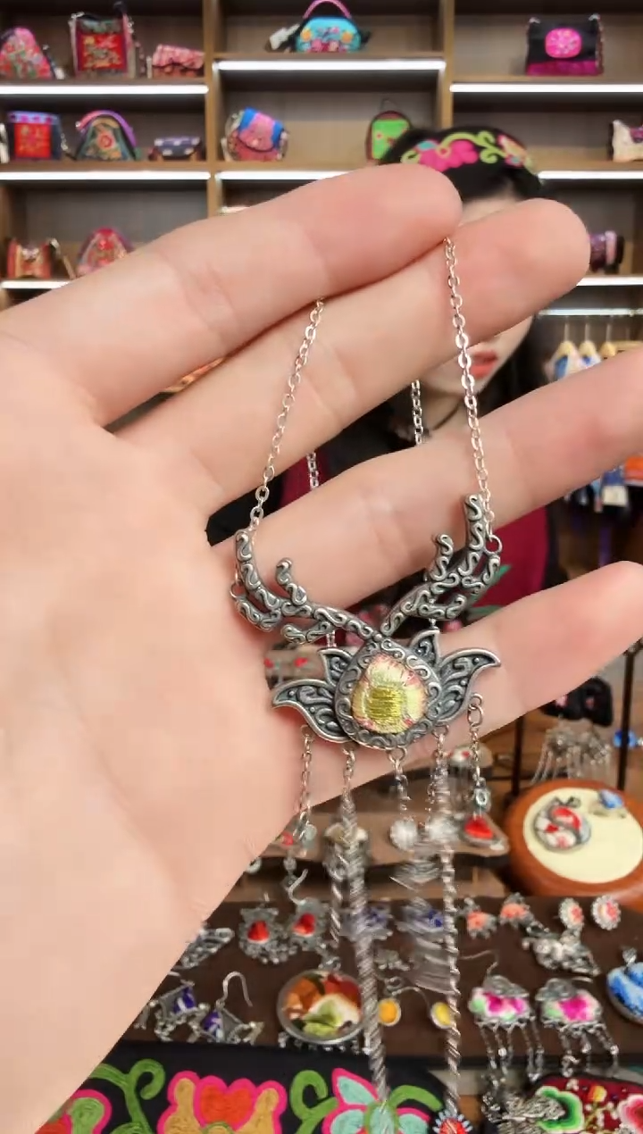 【闪购商品】织绣39蒙阿苏苗绣传承