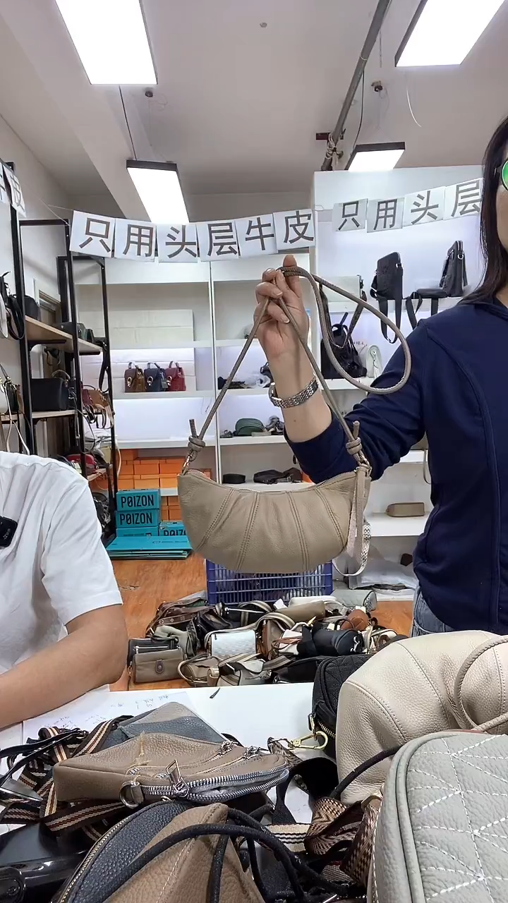头层牛皮牛角包卡其