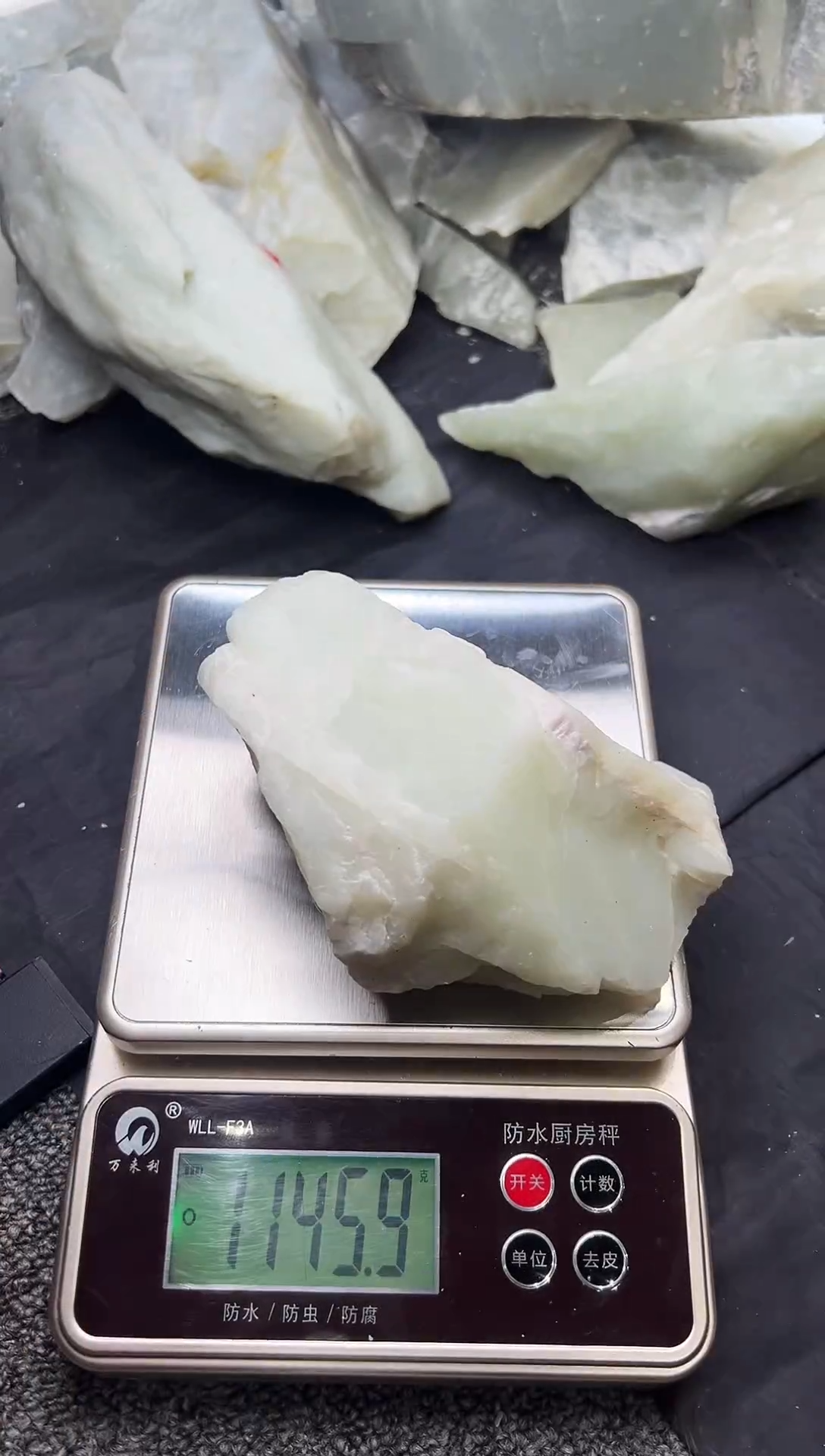 按照客户需求定制未镶嵌定制和田玉新疆和田玉原石定制 