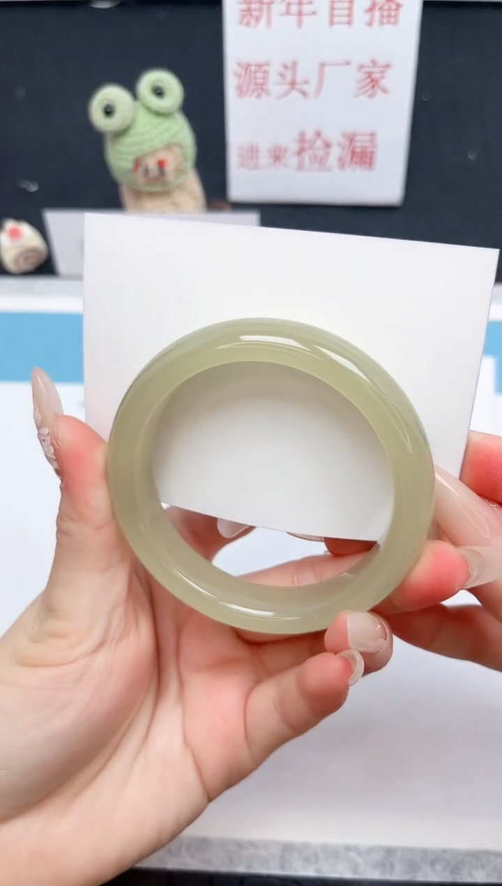 【闪购商品】石英质玉手镯未镶嵌161-56