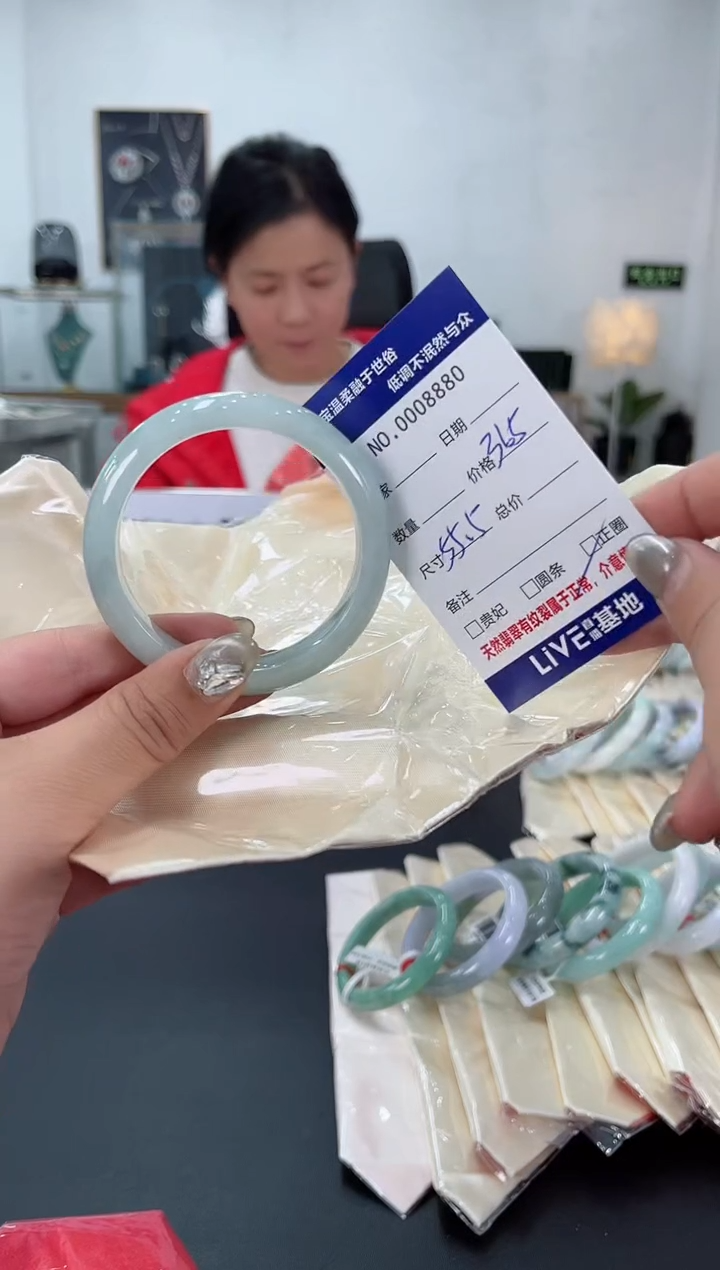 【闪购商品】翡翠手镯未镶嵌天然翡翠A货