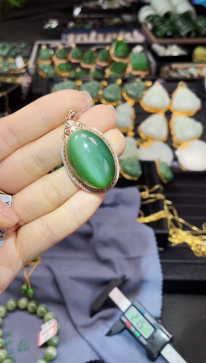 【闪购商品】和田玉吊坠18K金镶嵌31MM 多样性发一Z