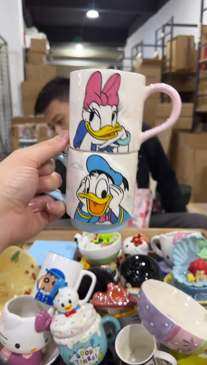 瓷片唐老鸭黛西 捂耳对杯