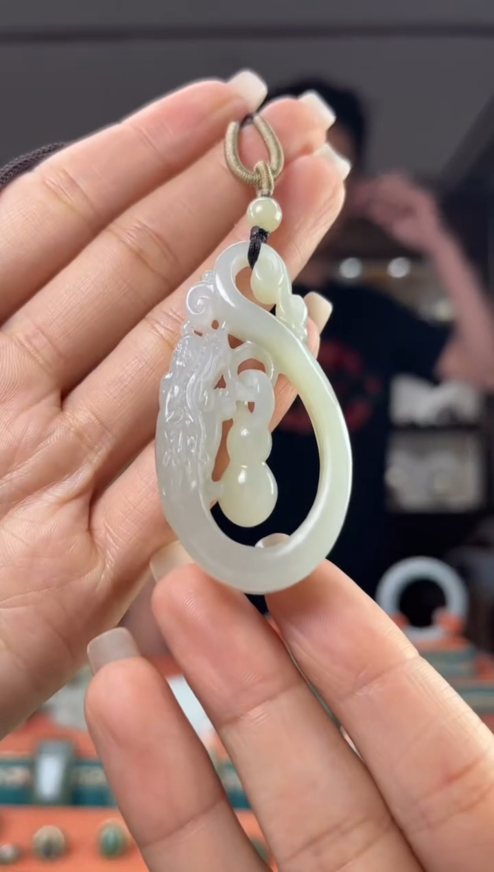 颈饰未镶嵌和田玉佩佩