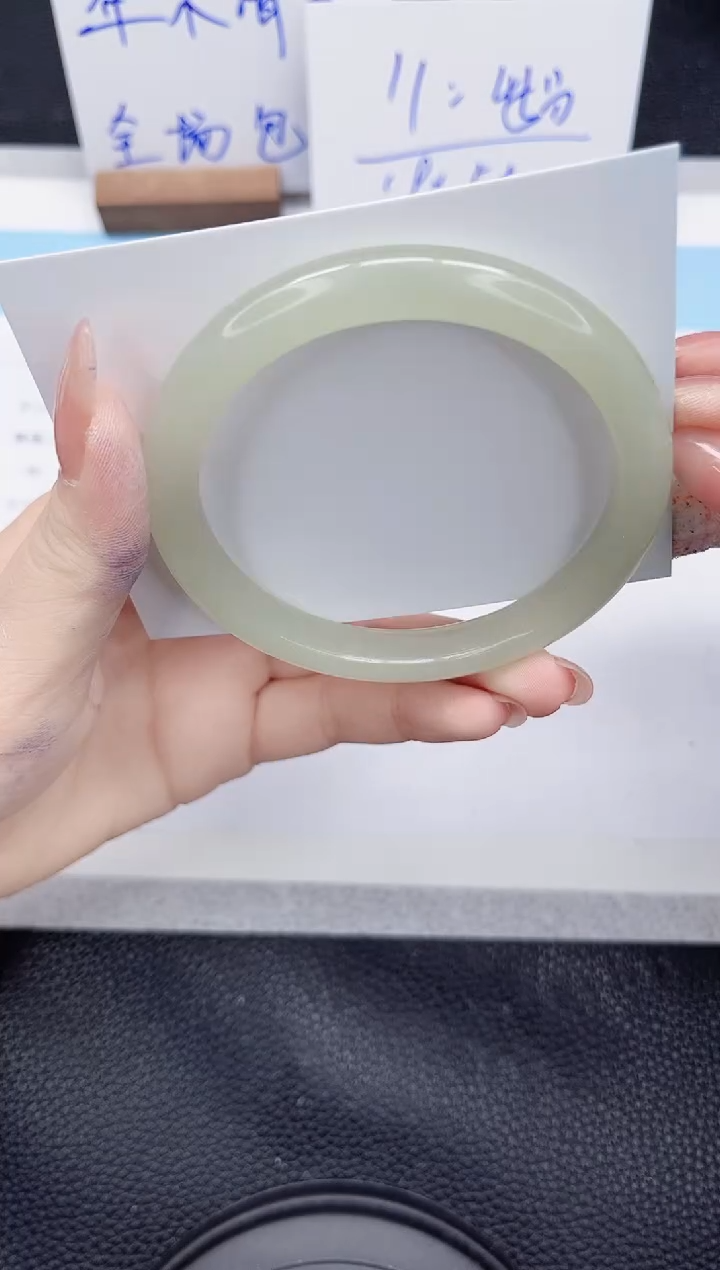未镶嵌手镯石英质玉239-60.7