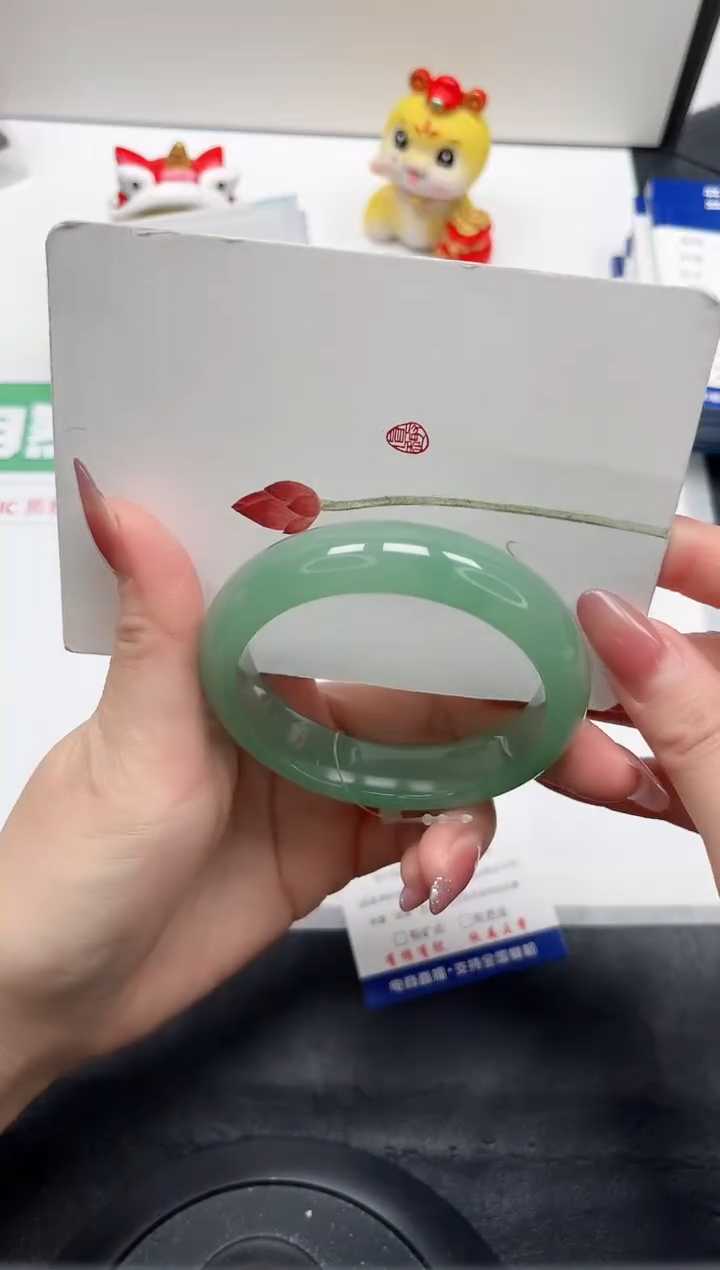 【闪购商品】石英质玉手镯未镶嵌67-57