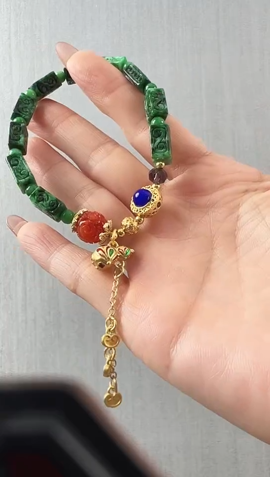 颈饰未镶嵌翡翠手串