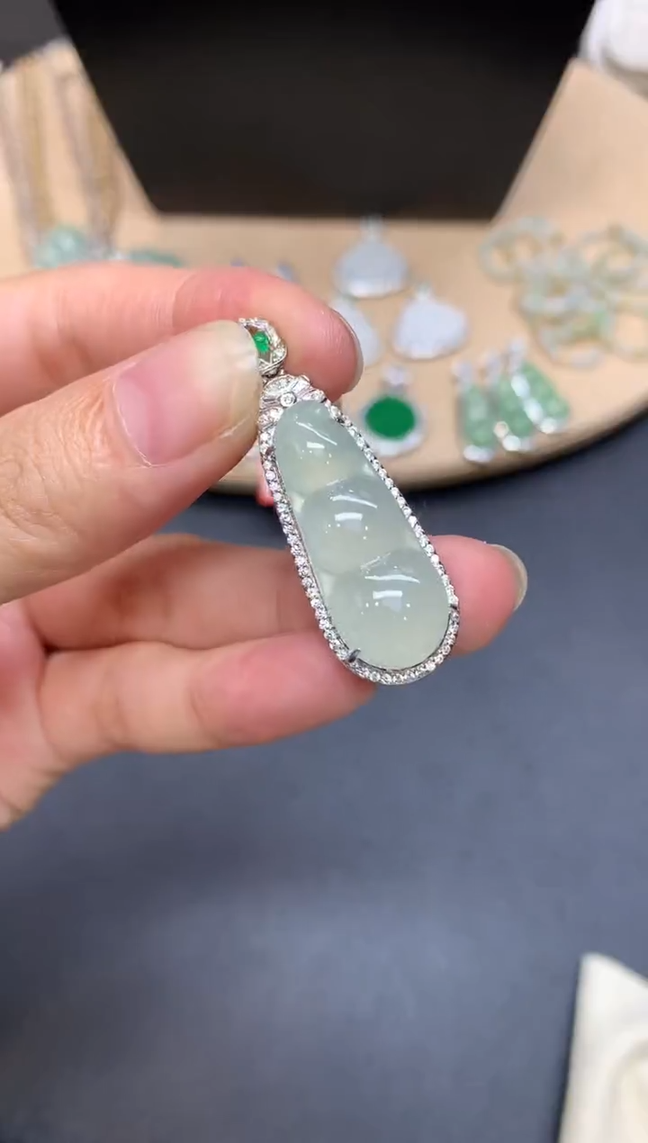 【闪购商品】翡翠吊坠(不含链)银S925镶嵌福豆【多样性发其一】