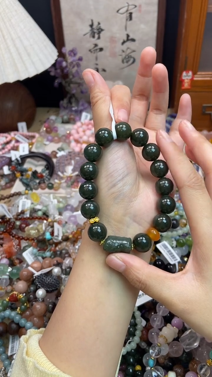 未镶嵌和田玉手饰383