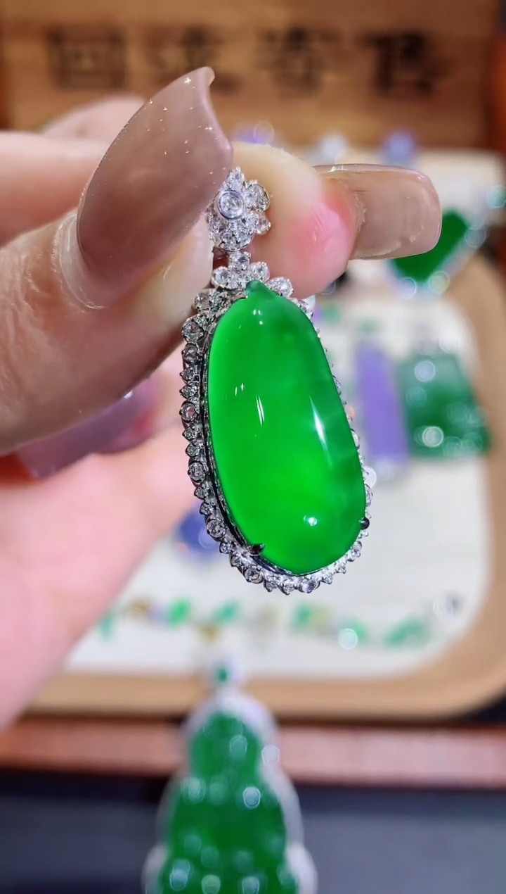 翡翠18K金镶嵌颈饰团购