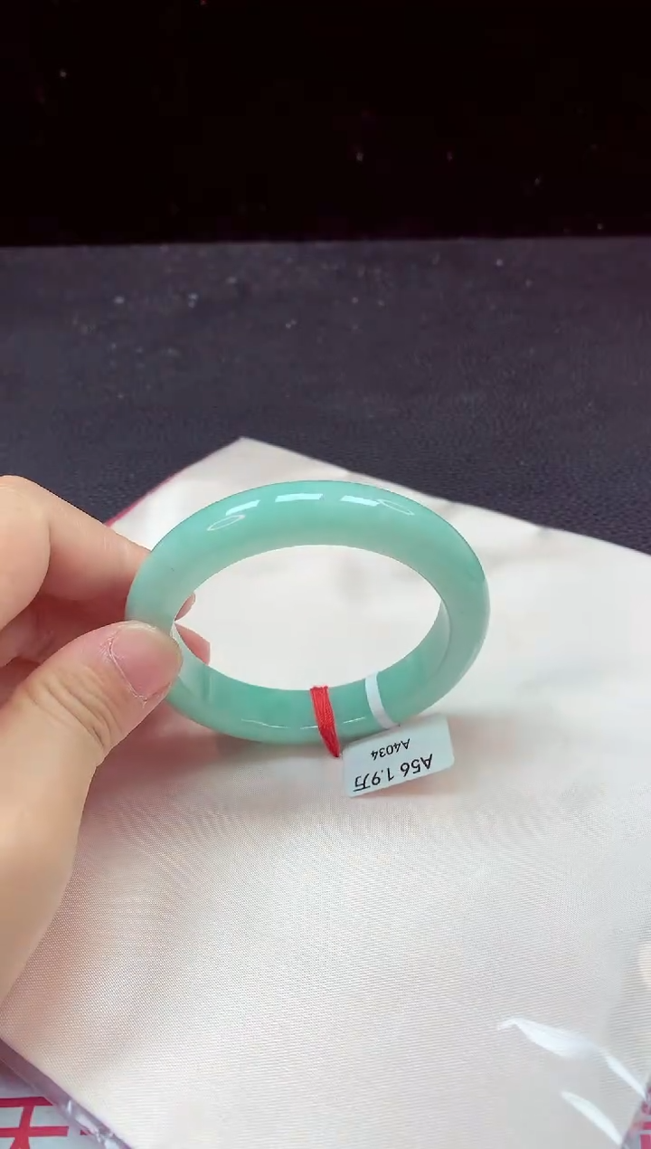 【闪购商品】翡翠手镯（圆镯）未镶嵌手镯56