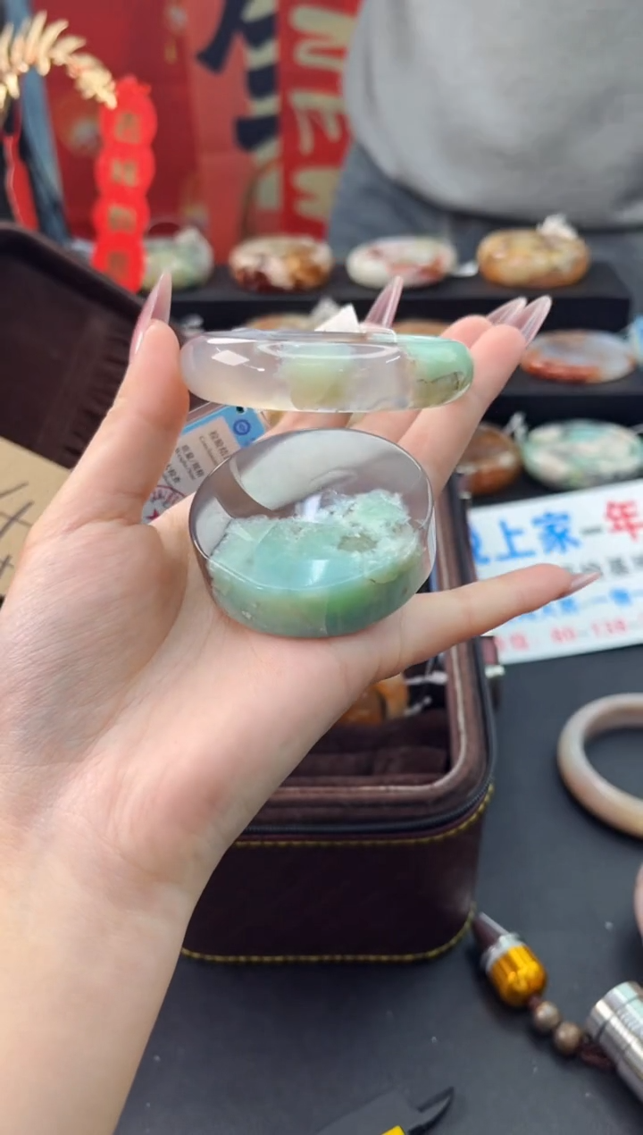 【闪购商品】石英质玉手镯未镶嵌赠送镯心（55圈口）