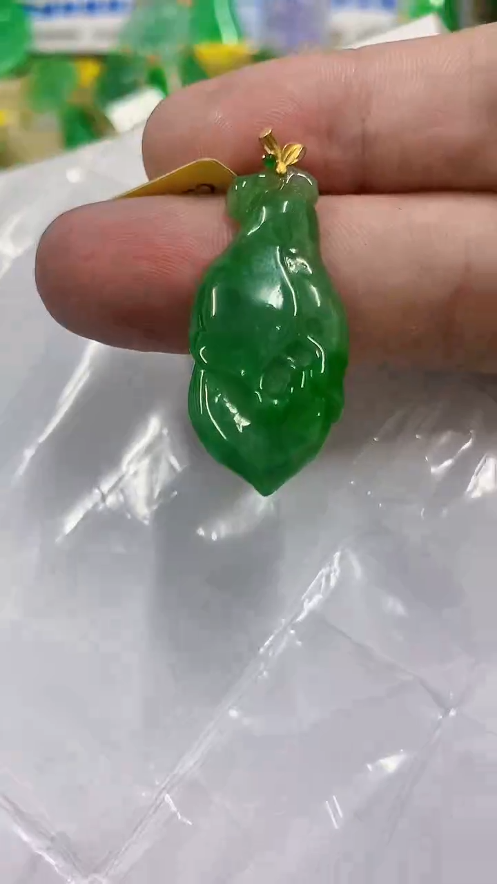翡翠18K金镶嵌颈饰挂件