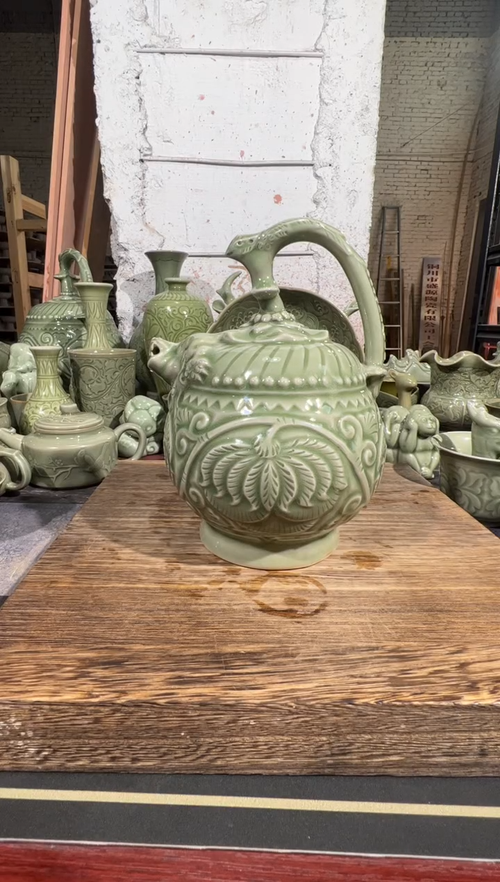 微瑕耀州窑倒流壶