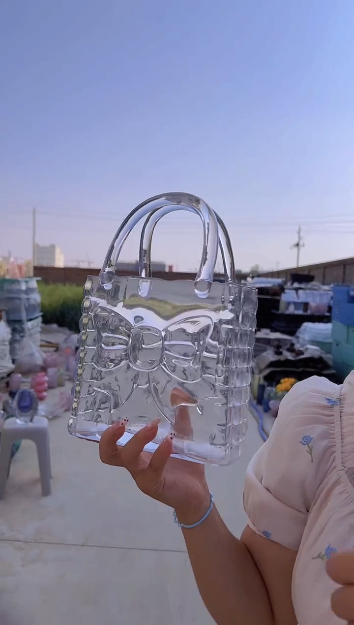 玻璃可插鲜花用于客厅装饰