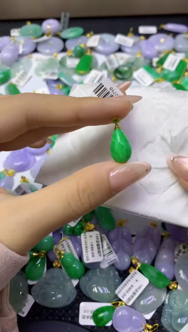 颈饰18K金镶嵌翡翠天然缅甸翡翠A货