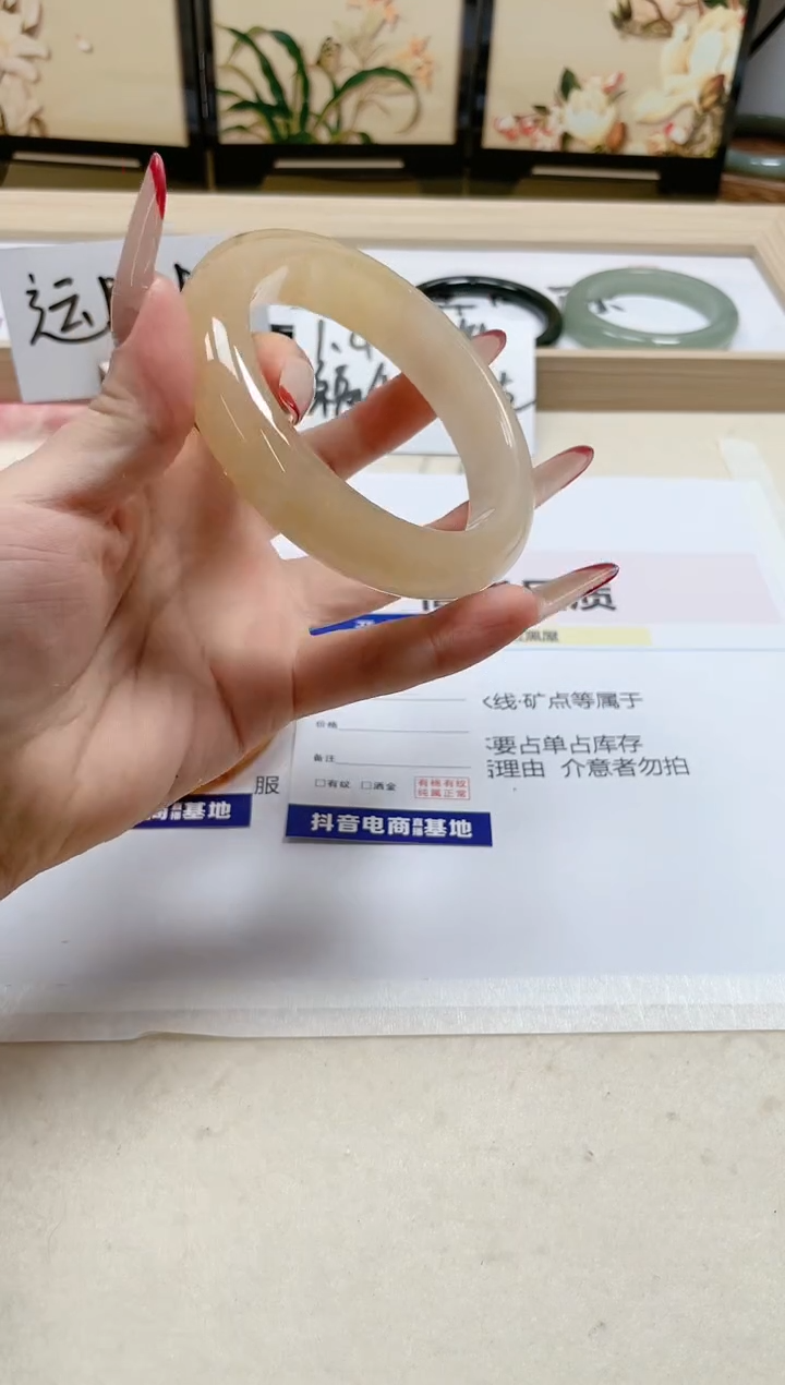 【闪购商品】石英质玉手镯未镶嵌170/64.7