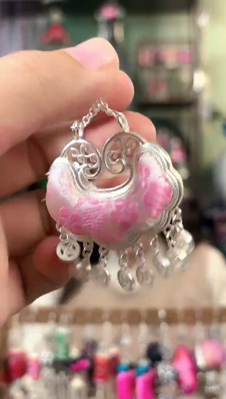 彩云南阁非遗老绣饰品508*