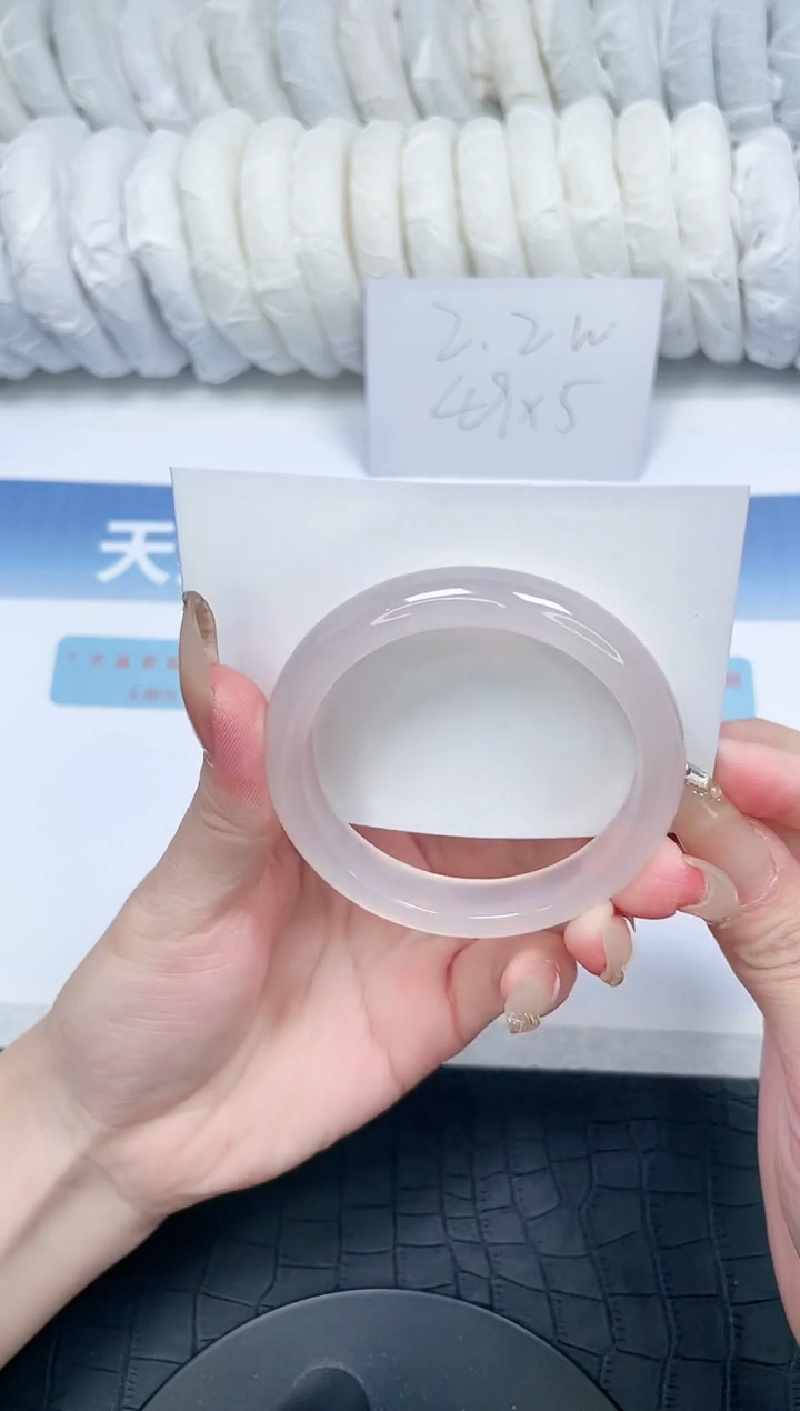 【闪购商品】石英质玉手镯未镶嵌V253-52