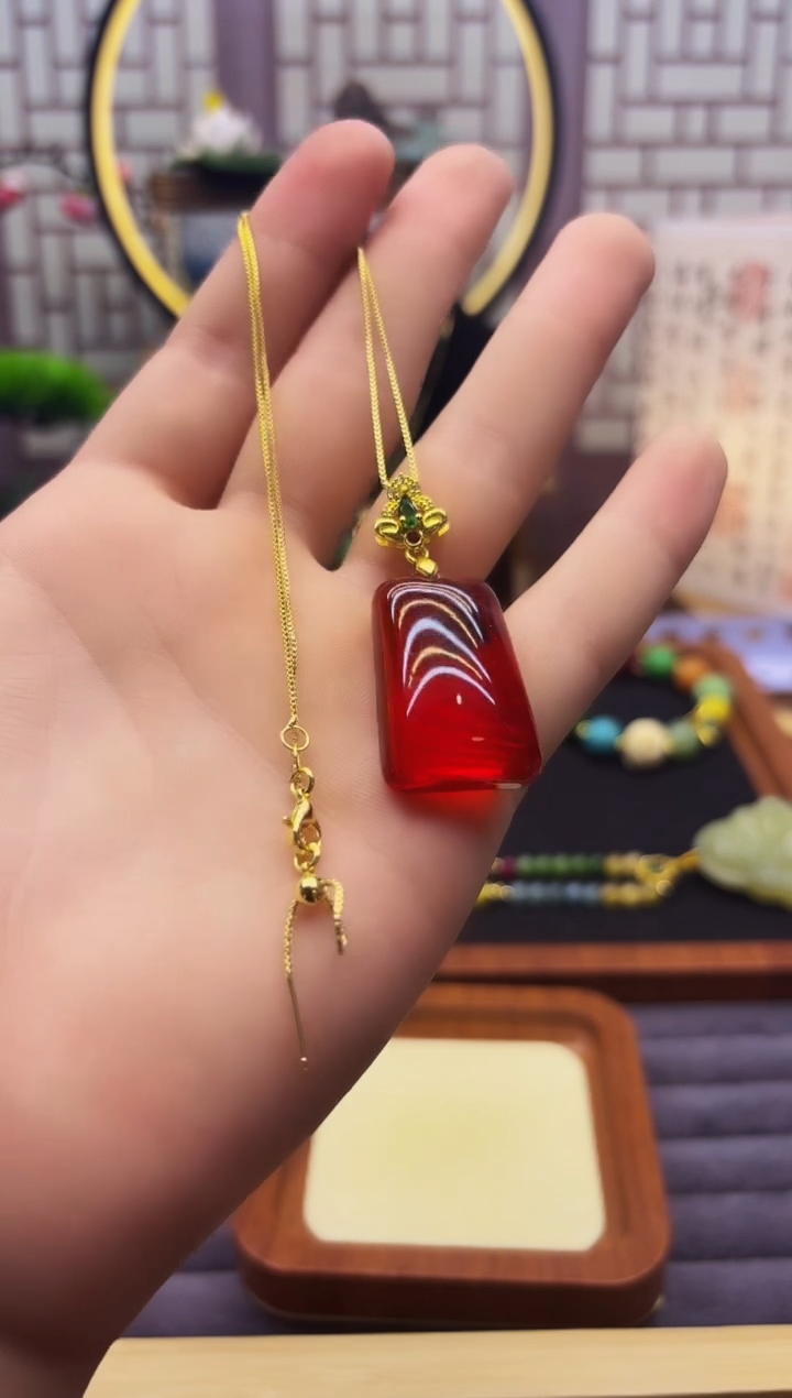 14K金镶嵌吊坠(赠链)血珀D132