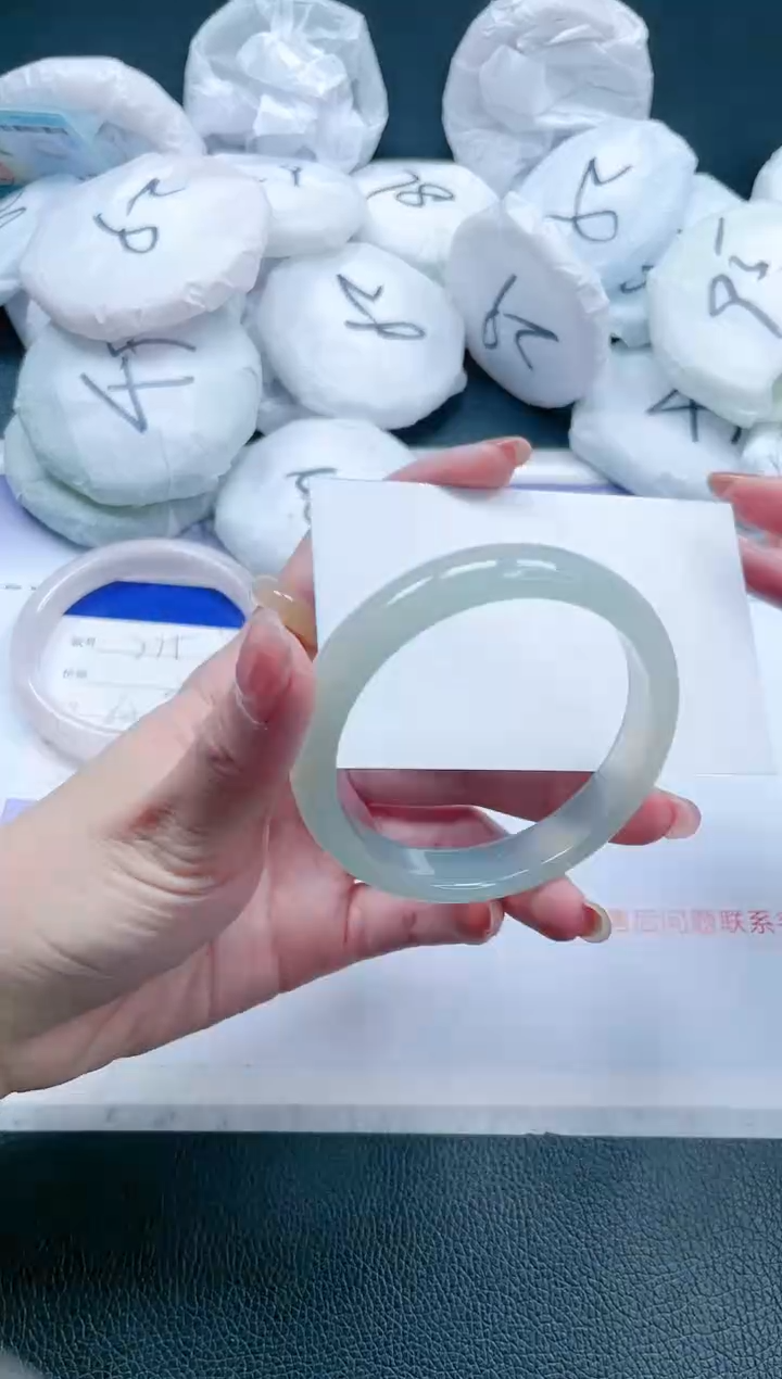 【闪购商品】石英质玉手镯未镶嵌15J216-54