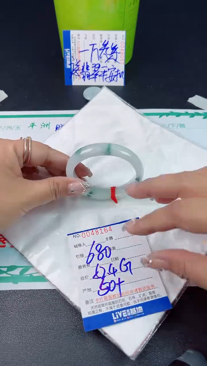 翡翠手镯未镶嵌翡翠手镯