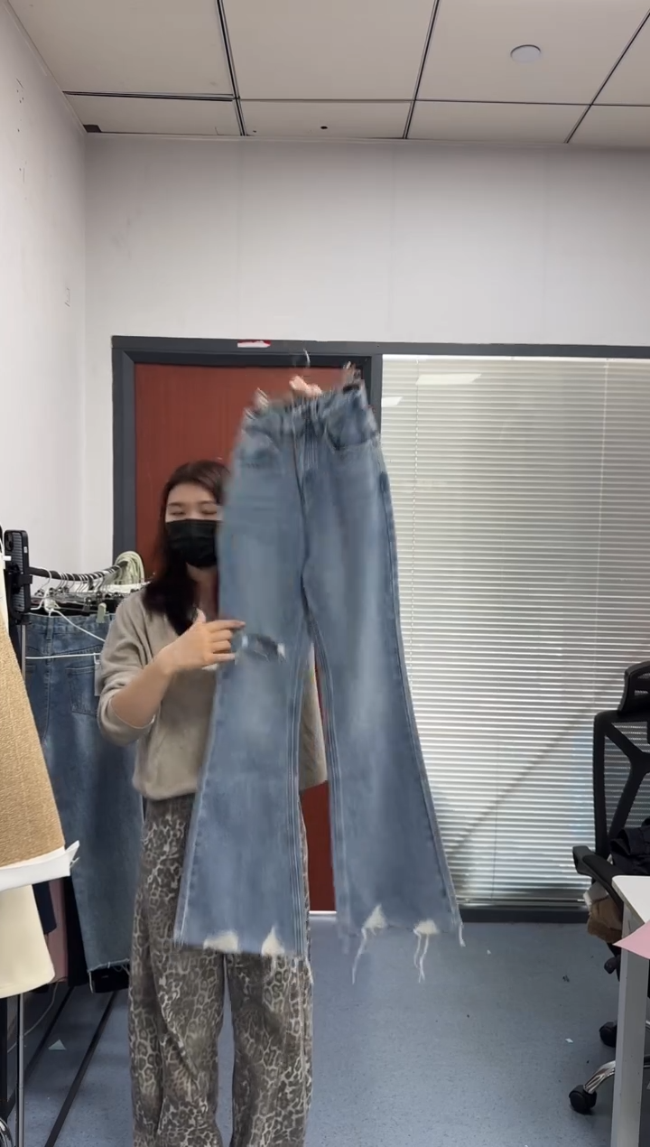 恐龙阿姨闪购商品：蓝色牛仔裤S