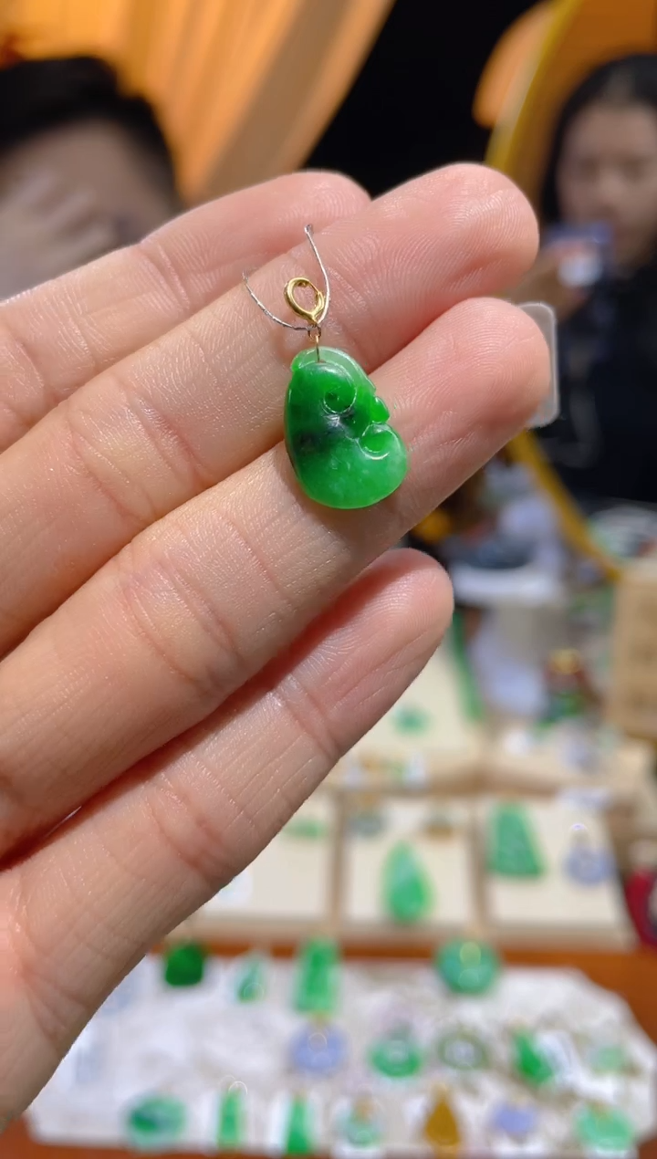 【闪购商品】翡翠颈饰18K金镶嵌假一赔三