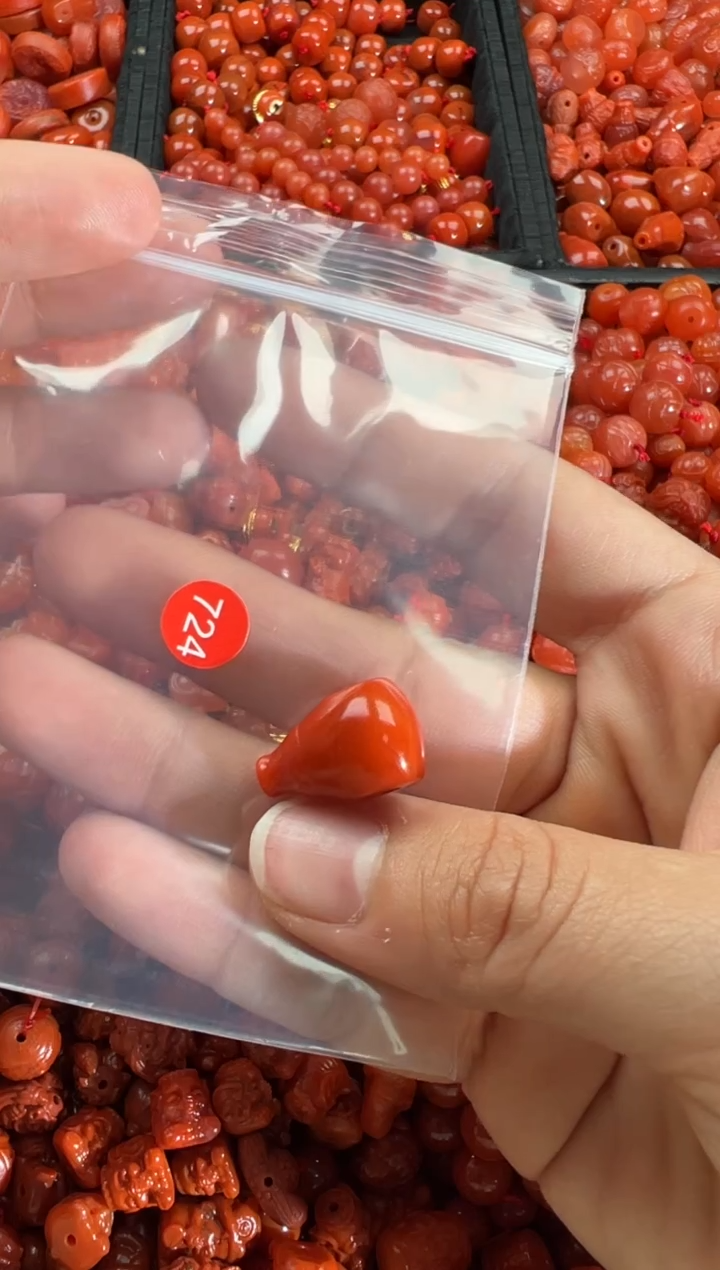 【闪购商品】南红玛瑙颈饰未镶嵌1