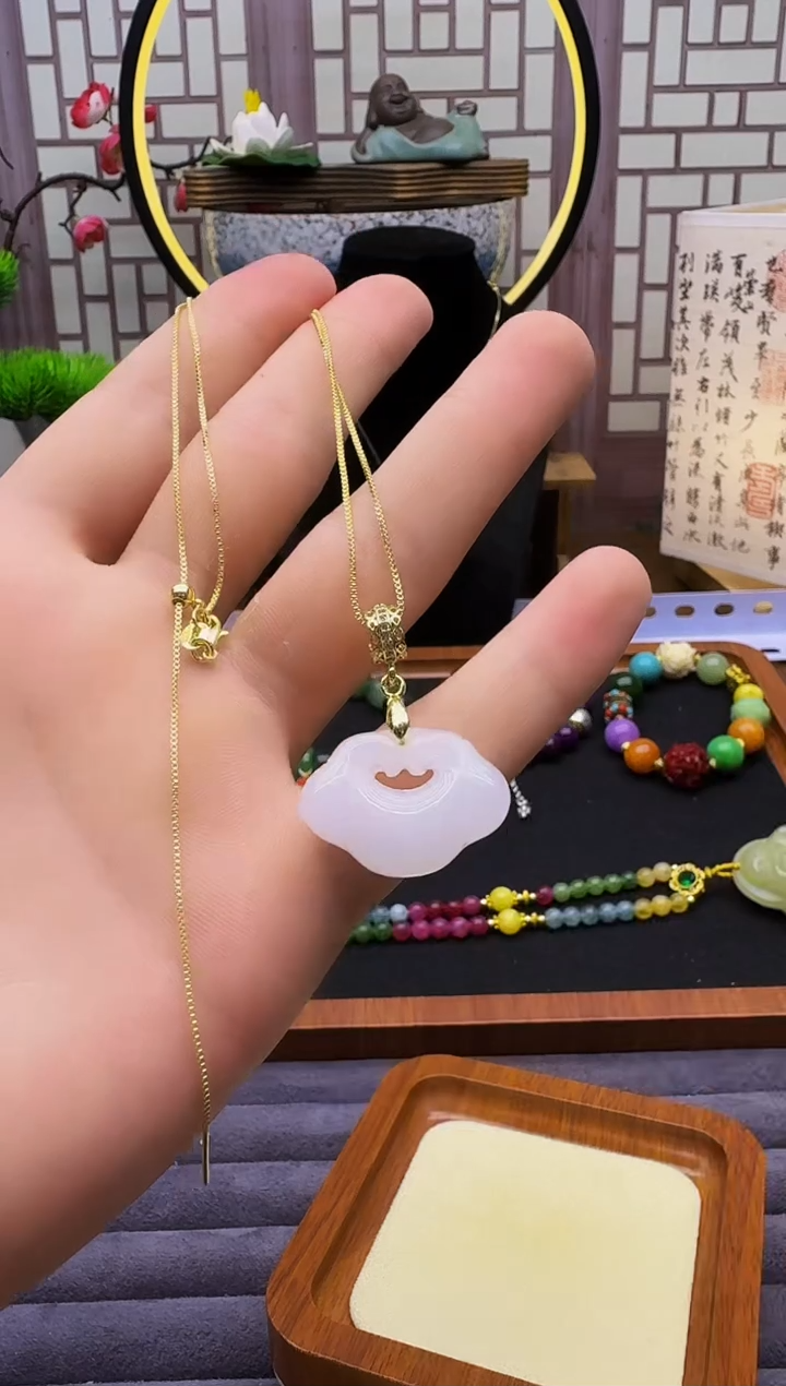 和田玉14K金镶嵌吊坠(赠链)D25