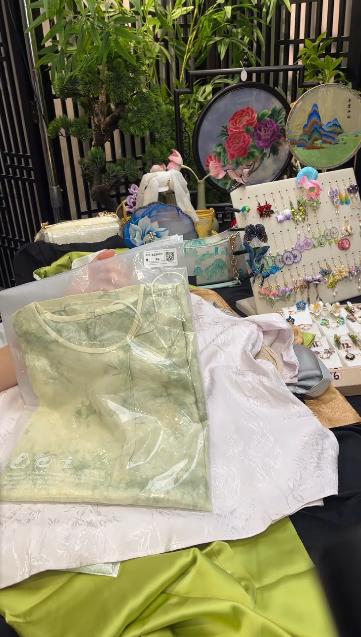 织绣C****.非遗苏绣手工饰品